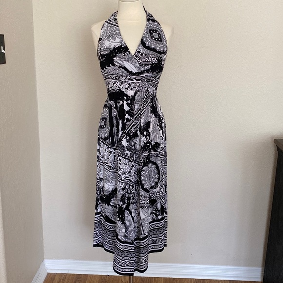 Soma Dresses & Skirts - Soma Halter Sundress Black & White Paisley Sz Small
